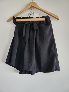 🖤 H&M High-Waisted Black Shorts | Detachable Tie Belt
